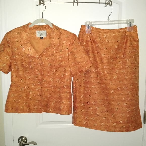Le Suit Skirt & Jacket Set Designer Lady's 6 P Orange Floral Lined Nice Quality! - Picture 8 of 8